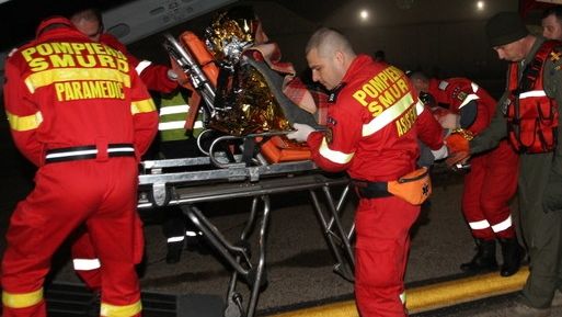 Răniţii în drum spre Viena, blocaţi de filtrele de pe aeroport