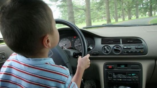 Surpriză! Acesta este jocul ce îţi spune care este vârsta ta reală de şofer. Încearcă-l aici!