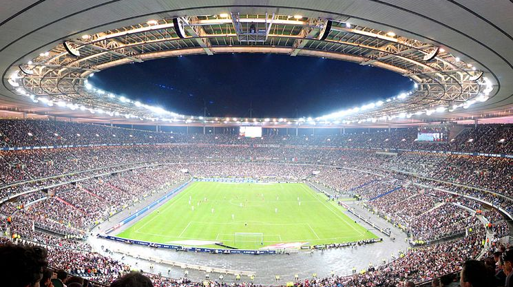 Francois Hollande, prezent la meciul Franţa - Germania, a fost evacuat de pe stadion