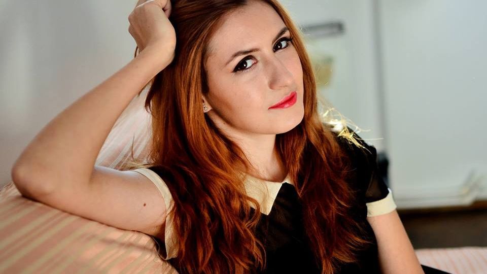 Cortegiul funerar al unei fete care a murit în Colectiv, așteptat de sute de oameni la Galați