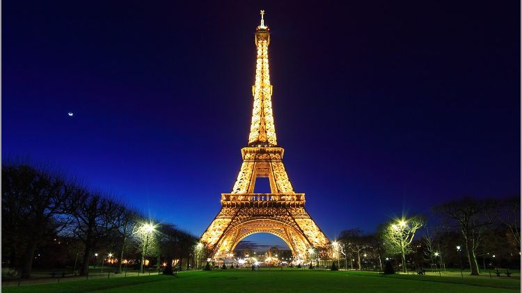 A trecut de pază, apoi a început să se caţere pe Turnul Eiffel. Cum s-a sfârşit întreaga aventură