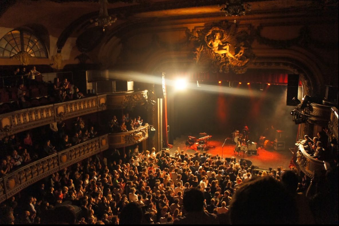 Martori la masacrul din Bataclan: Unde te uitai vedeai oameni pe jos, împușcați în cap