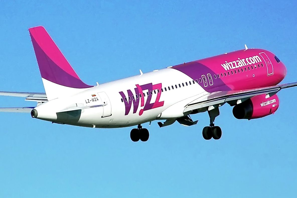 Sute de pasageri români blocați de 24 de ore pe un aeroport din Suedia. Aceștia au fost nevoiți să doarmă pe jos: printre ei, mulți copii