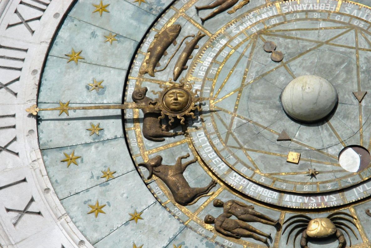 Horoscopul lunii decembrie 2015