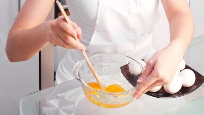 Cum îți dai seama că ouăle cumpărate sunt de la o găină bolnavă