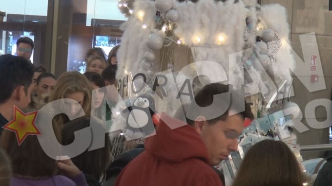 Imagini incredibile într-un mall din Capitală! Întrece orice imaginaţie ce au făcut nişte clienţi