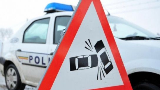 Accident rutier grav. Un tramvai a intrat violent într-o maşină