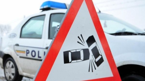 Accident GRAV pe DN2! Un tănăr de 22 de ani a murit, soția și cele două fetițe ale acestuia, rănite