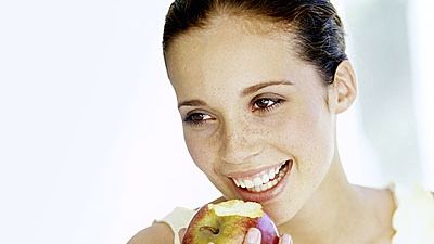 Cum ne afectează tenul alimentele pe care le consumăm 