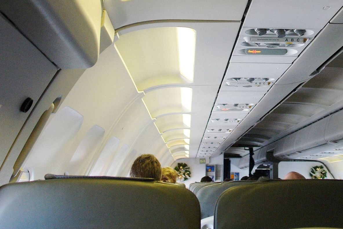 Accident grav în interiorul unui avion. Ce a pățit un pasager după ce s-a așezat la locul său