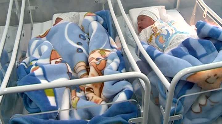 Cel mai frumos dar de Crăciun: pruncii lor s-au născut în ziua sfântă! Care e povestea celor mici  