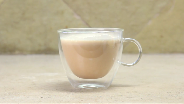 Tot mai mulți oameni fac asta. Ce trebuie să pui în cafea ca să ai energie toată ziua