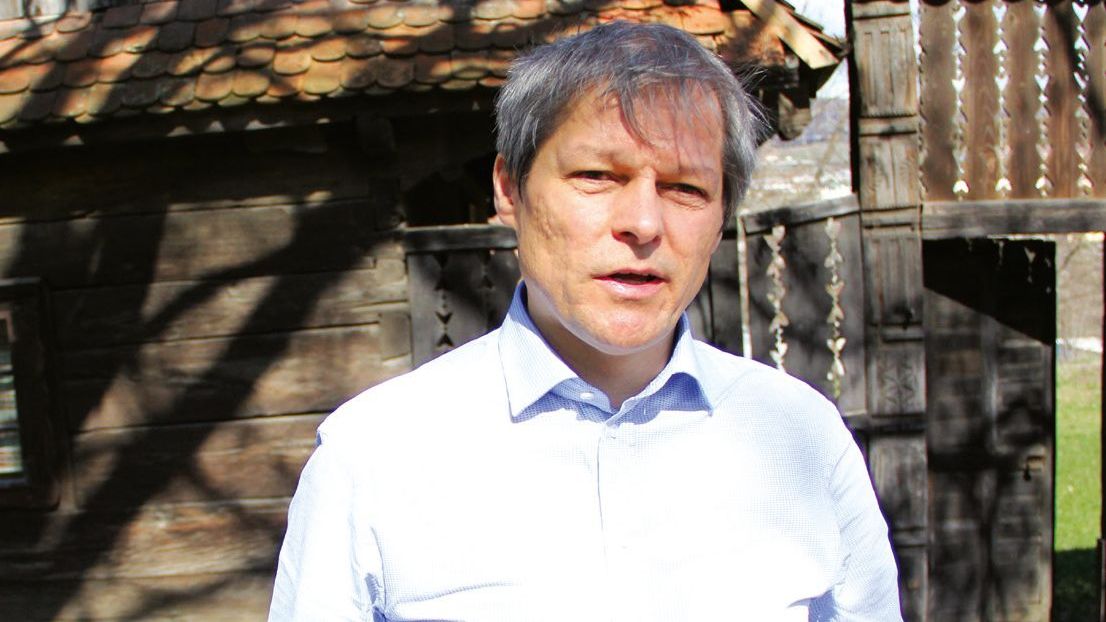 Sondaj: Premierul Dacian Cioloș este dorit la șefia PNL