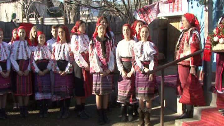 Colindătorii, în misiune la Bacău. Cum a fost surprinsă o familie 