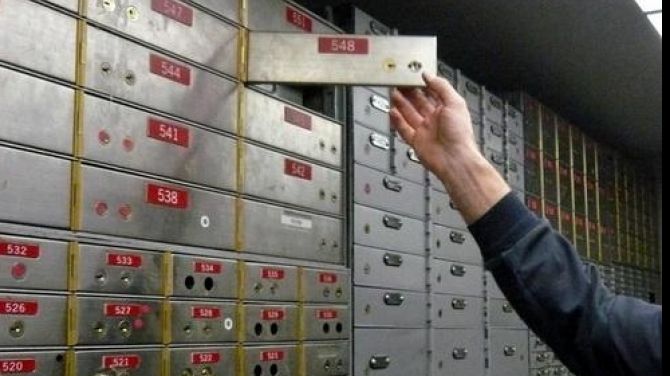 Doi bărbați, trimiși în judecată pentru furt din casete de valori! Foloseau o cheie specială