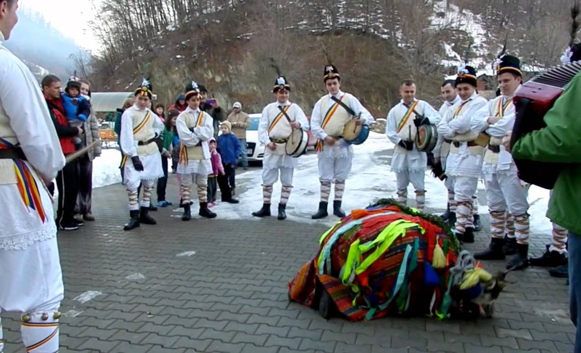 Colindul dubaşilor din Ţara Făgetului, unul din cele mai vechi obiceiuri de Crăciun din Banat
