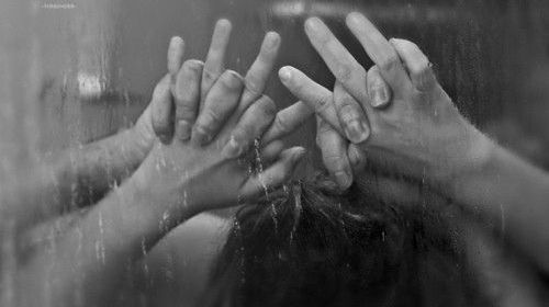 O mare vedetă a intrat cu iubitul ei la duş, l-a sărutat, iar ce a urmat a marcat-o pe viaţă