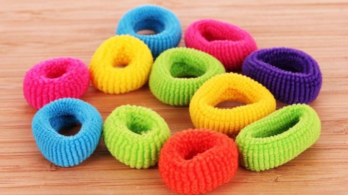 De ce să nu porți niciodată elasticul de păr la mână