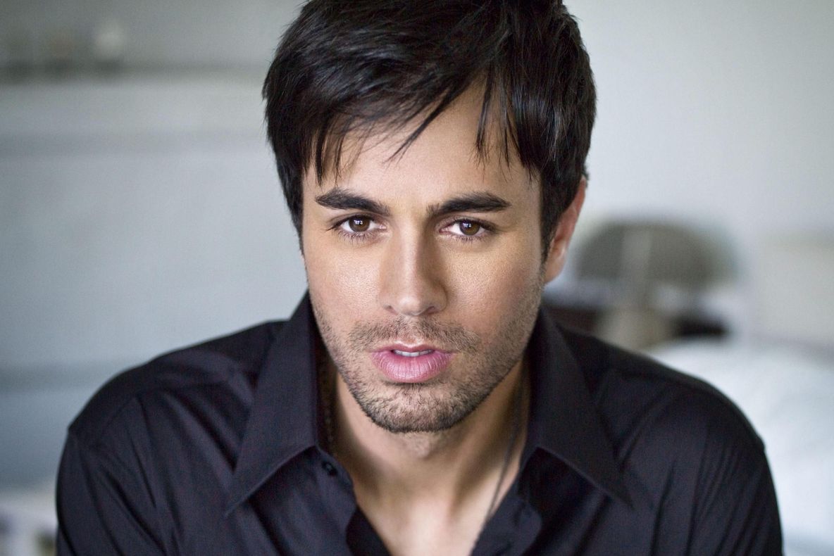 Un preşedinte, scos din sărite de celebrul cântăreţ Enrique Iglesias. Ce s-a întâmplat la un concert