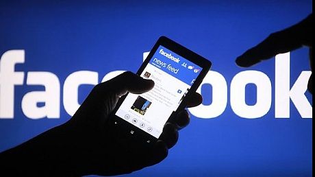 De ce are Facebook culoarea albastră