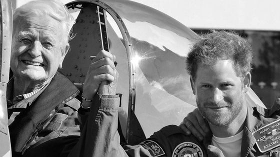 O altfel de felicitare de Crăciun. Prinţul Harry, într-o fotografie rară