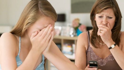 A luat telefonul soțului pentru a căuta un număr. A citit însă un mesaj și a înghețat