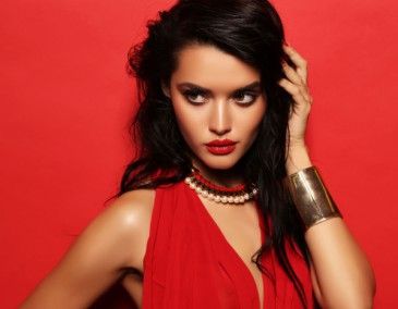 Noaptea de Revelion. Cinci lucruri pe care o femeie trebuie să le aibă la ea, neapărat