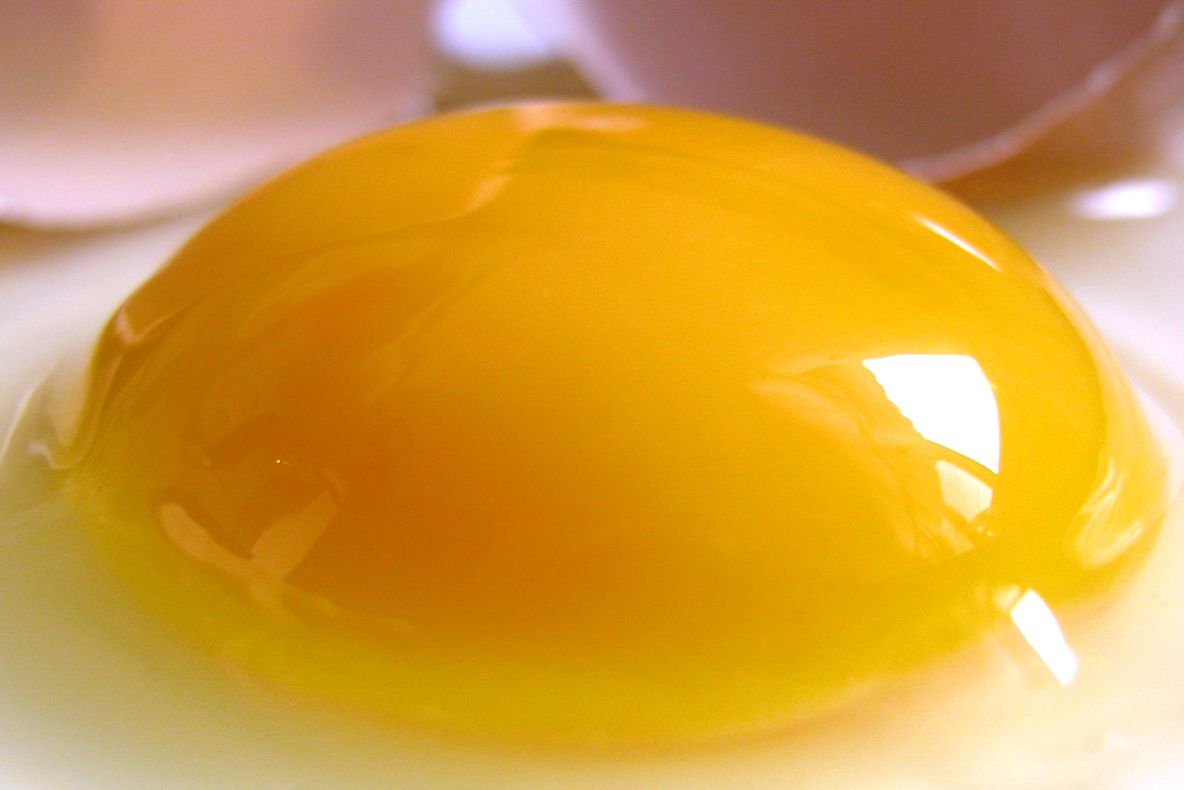 Metoda incredibilă prin care se poate separa albuşul de gălbenuş