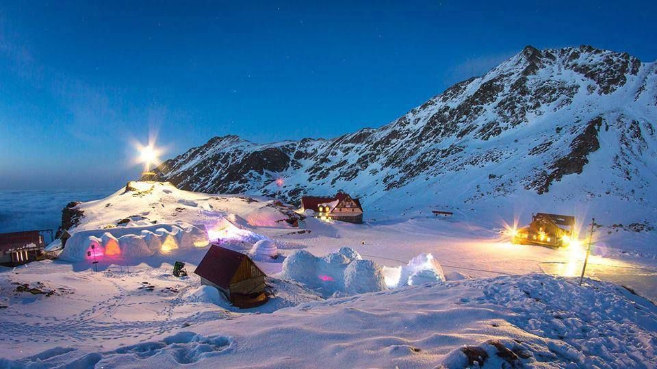 Cât costă cazarea la Hotelul de gheață de la Bâlea Lac. 14 camere îşi aşteaptă oaspeţii