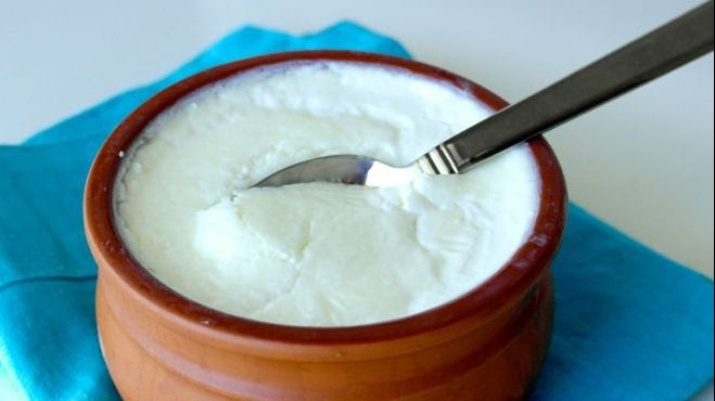 S-a uns cu iaurt pe mâini în fiecare zi. Rezultatul l-a mirat și pe dermatolog