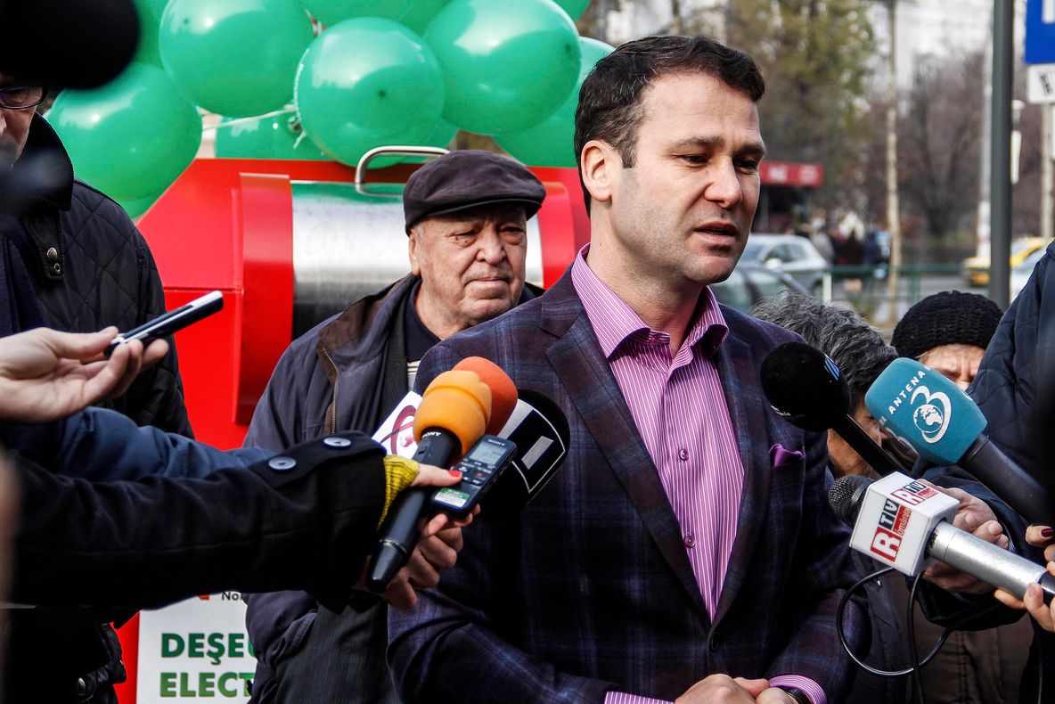 Primarul Robert Negoiţă a inaugurat un sistem stradal de colectare selectivă DEEE