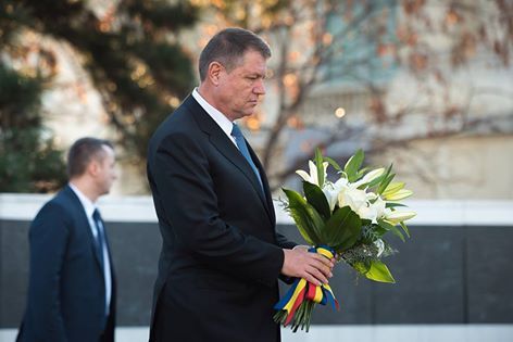 Iohannis: Suntem responsabili să devenim societatea pentru care oamenii au murit la Revoluție