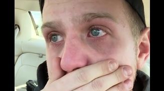 A fost chemat să livreze pizza, dar ceva neaşteptat s-a întâmplat. Apoi, s-a filmat plângând