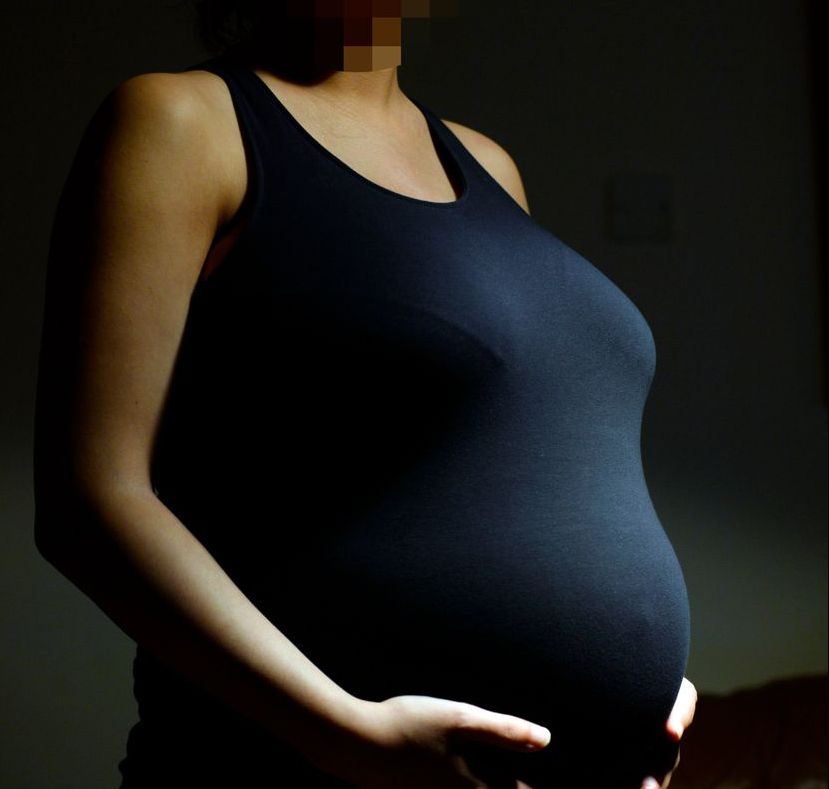 Un prieten a obligat-o să-și sune iubitul în timp ce a înjunghia. E un miracol ce a urmat