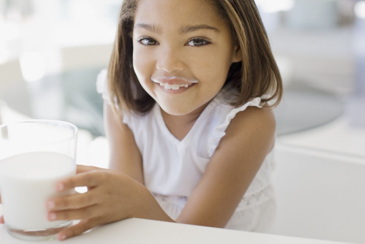 Laptele, periculos pentru copii! Ce spun medicii