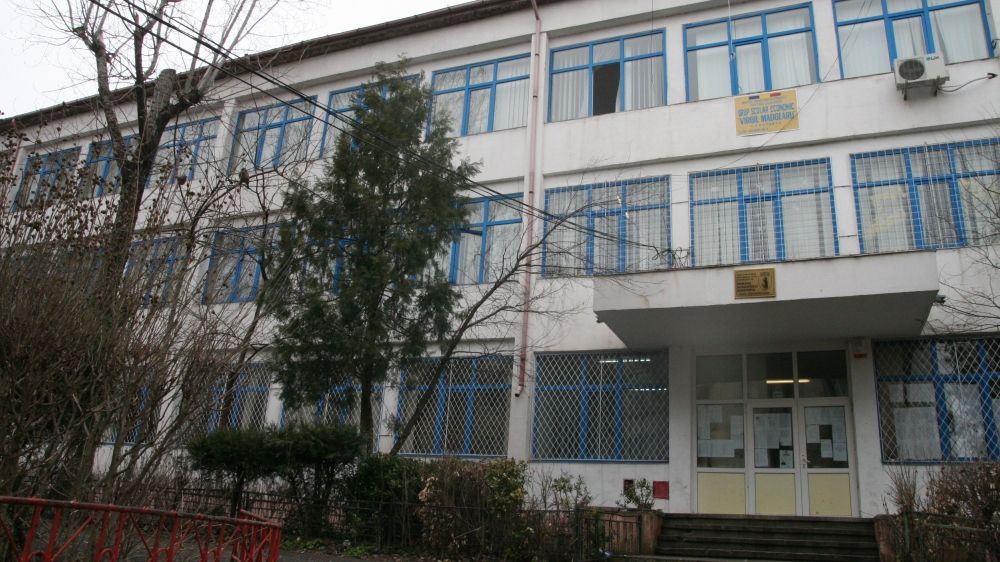 Spargere la un liceu din Constanţa. Suma de bani "incredibilă" pe care hoţii au furat-o
