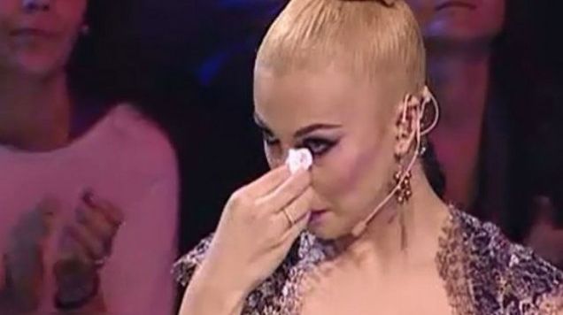 Lora, aproape de moarte. Blondina a povestit cum a scăpat dintr-un accident de maşină