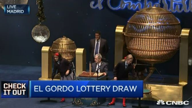 O româncă a plecat la muncă în Spania. A jucat la loto şi s-a îmbogăţit 