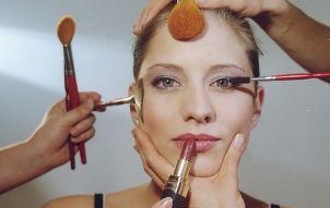 Cât timp poţi folosi produsele de machiaj după ce le-ai deschis