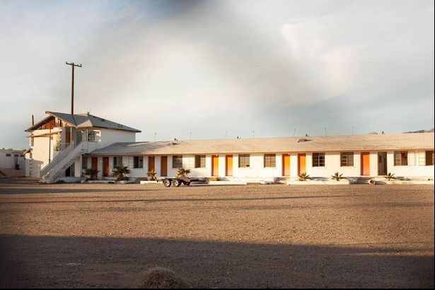 A fotografiat un motel abandonat. Când a scos pozele s-a cutremurat. Ce a descoperit într-o cameră