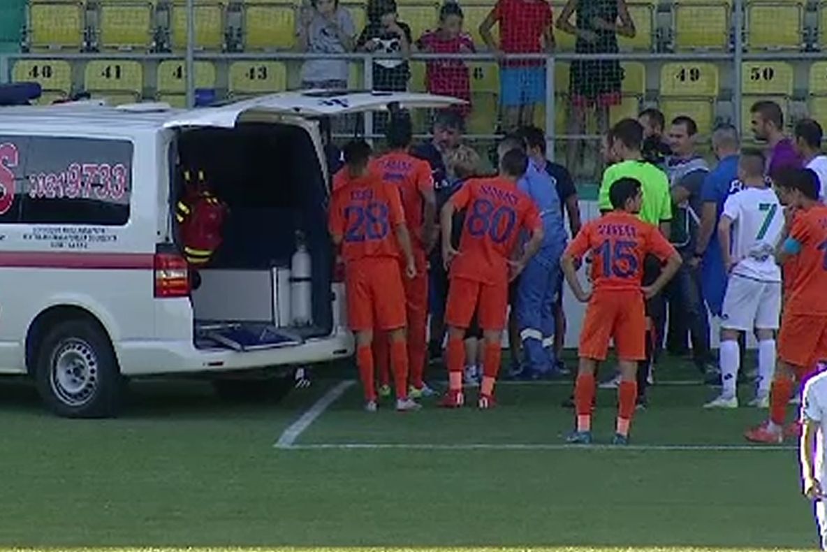 Accidentare îngrozitoare în seara aceasta, la un meci din Liga 1. A fost dus direct la spital