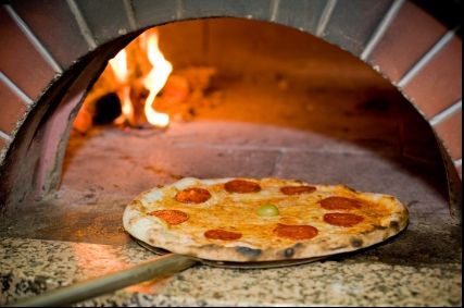 Două restaurante cunoscute din București au fost închise de ANPC: Produse expirate, mizerie, gândaci morți în frigidere