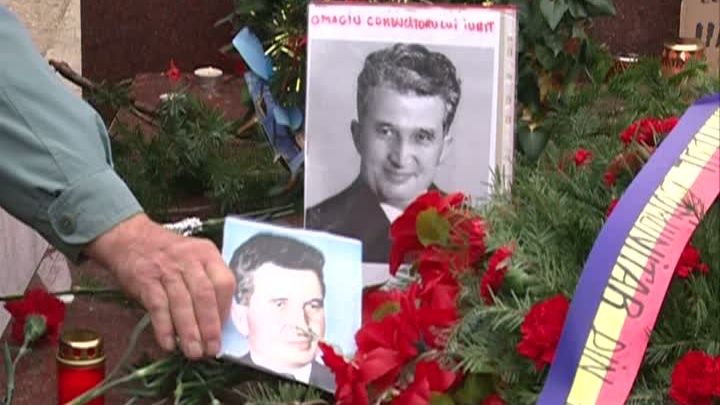 Nostalgicii "Epocii de Aur", la cimitirul Ghencea unde sunt înhumaţi Nicolae și Elena Ceaușescu 