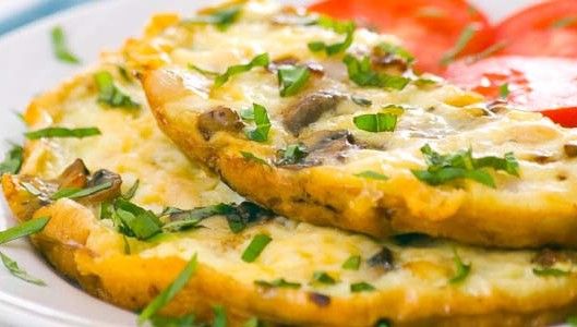 Cum să faci cea mai bună şi mai pufoasă omletă. Secrete pentru textură şi gust