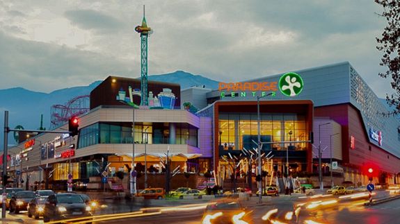 Atac armat în faţa unui mall din Sofia, capitala Bulgariei. Cel puţin trei persoane, rănite