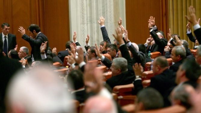 Pensiile speciale pentru parlamentari revin. Proiectul de lege va fi votat săpămâna aceasta