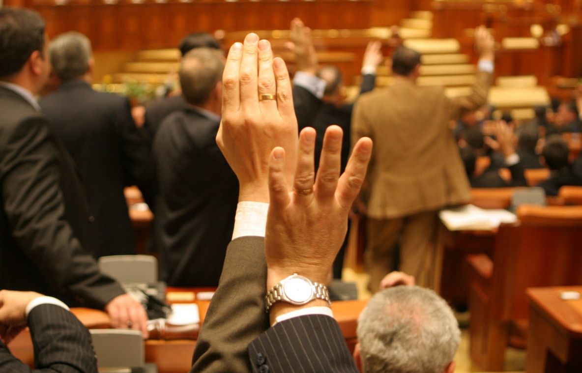 Personalul operativ din cadrul serviciilor de ambulanţă ar putea beneficia de pensii speciale 