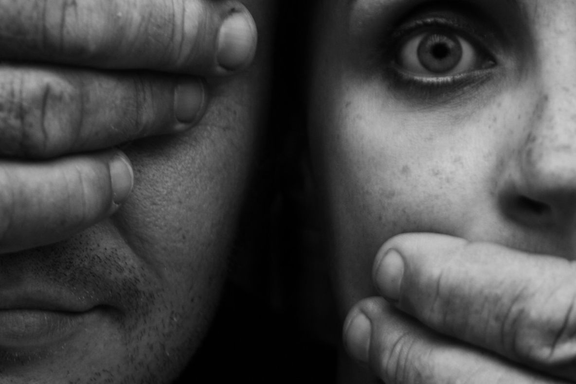 Şocant! Fratele unei super-vedete a fost acuzat că a violat o fetiţă de 12 ani