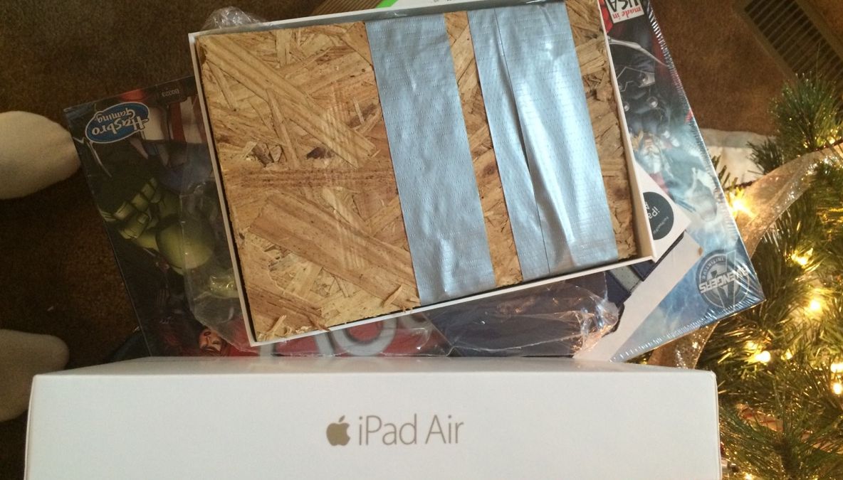 A primit un iPad de Crăciun. Când a deschis cutia însă a izbucnit în lacrimi