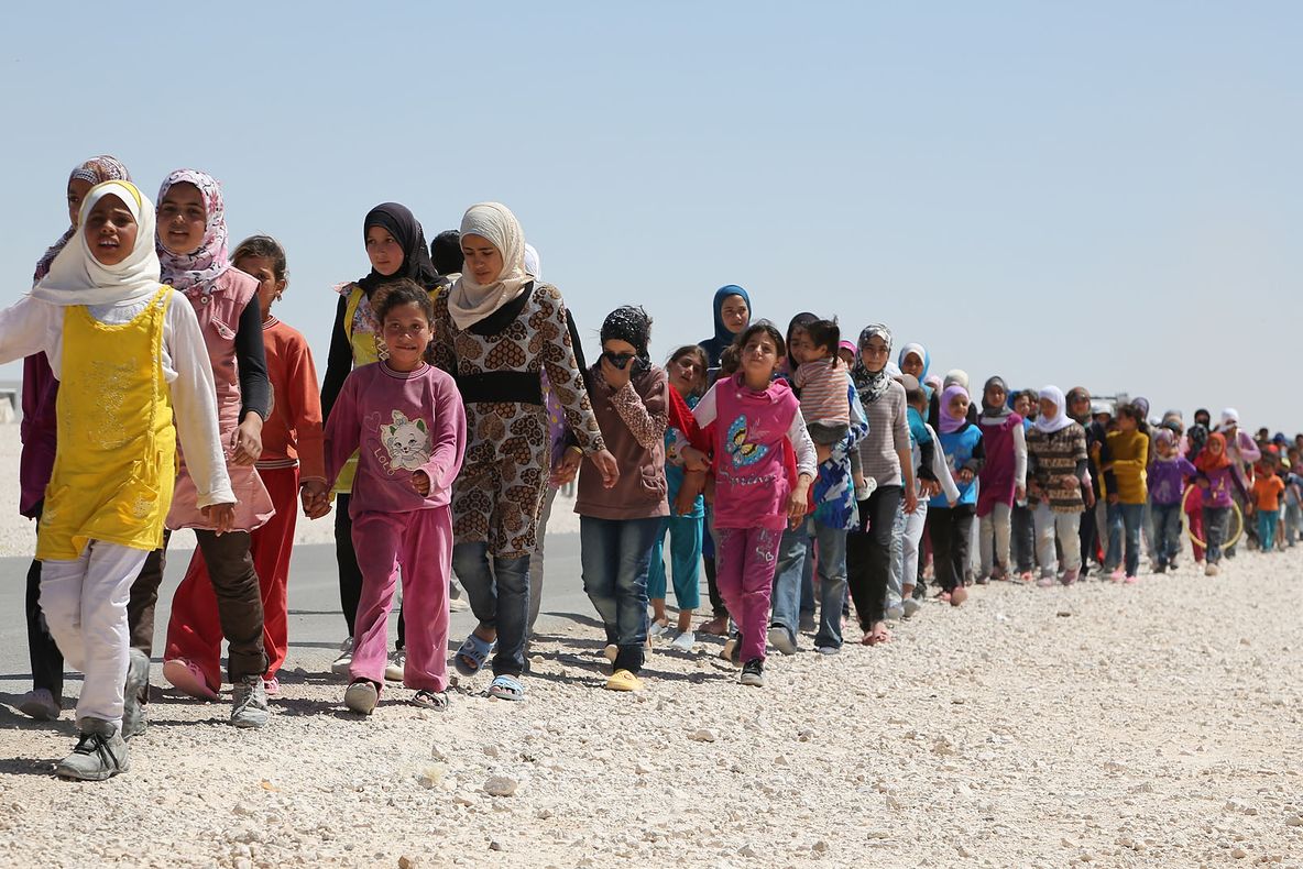 Criza refugiaţilor. Decizia de ultimă oră luată de Facebook, Google și Twitter